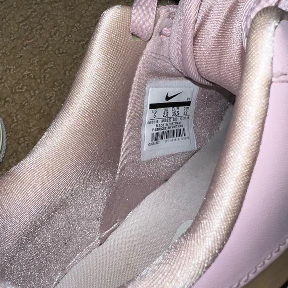 Nike AF1 Valentines Day Sneaker - Picture 2 of 3